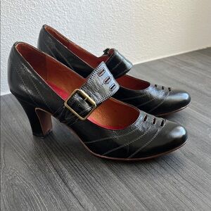 Re-Mix Vintage Style Black Mary Jane “It Girl” pump size 9